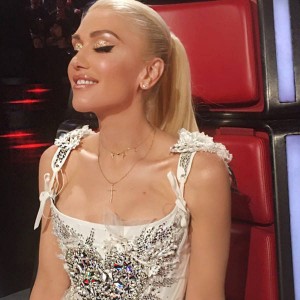 Gwen Stefani's Makeup Artist Shares His 32-second Face Trick Gwen Stefani's Makeup Artist Shares His 32-second Face Trick